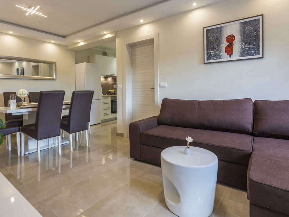 House | Dining