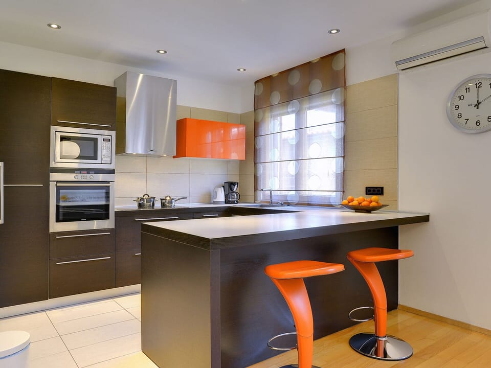 House | Private kitchen | Dining tables