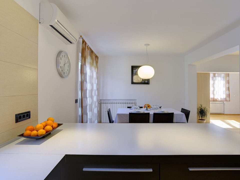 House | Private kitchen | Dining tables