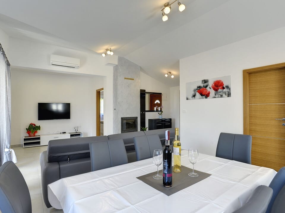 House | Dining