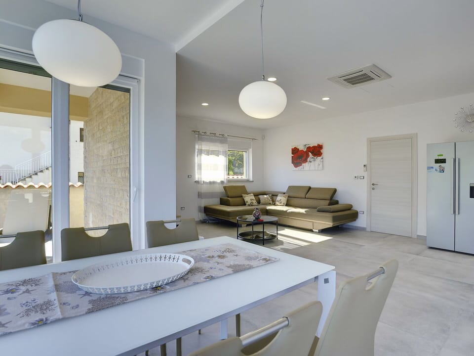Villa | Dining