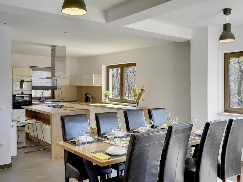 Villa | Dining