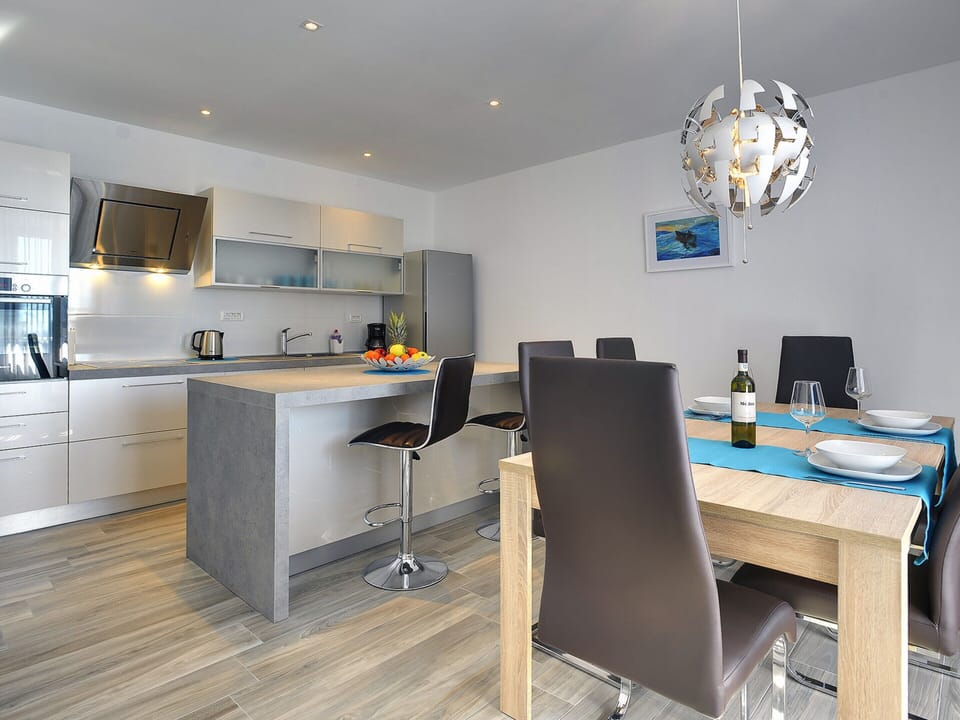 House | Dining
