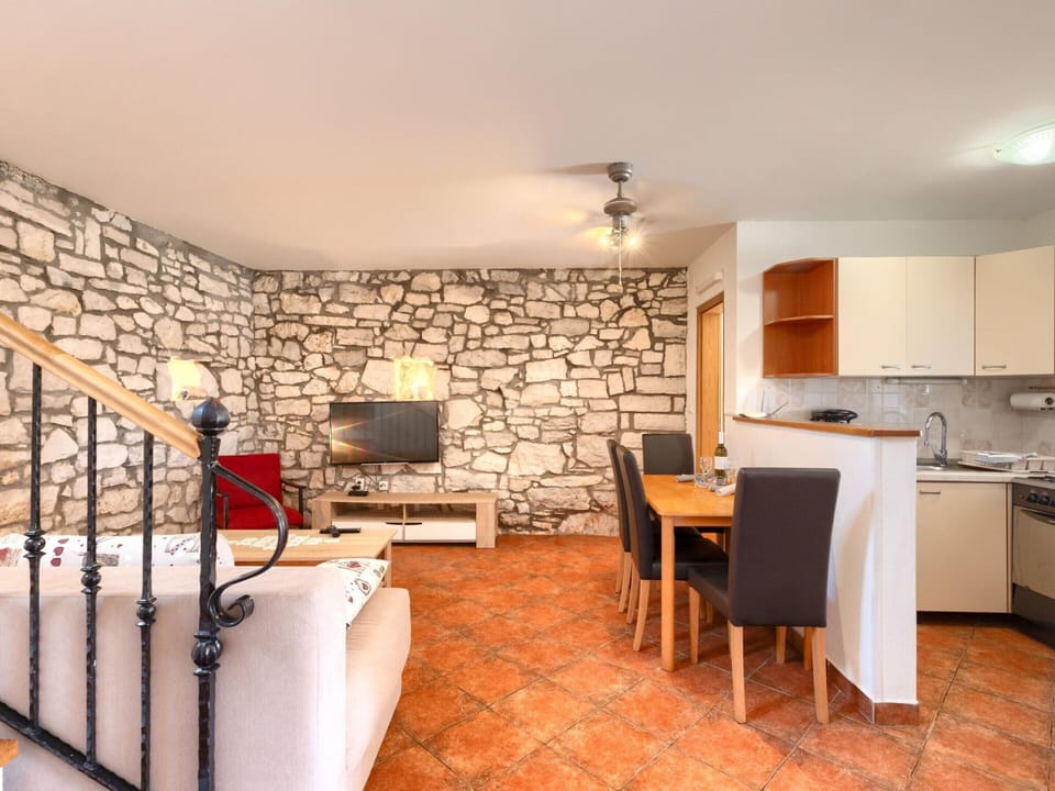 House | 4 bedrooms, individually furnished, bed sheets