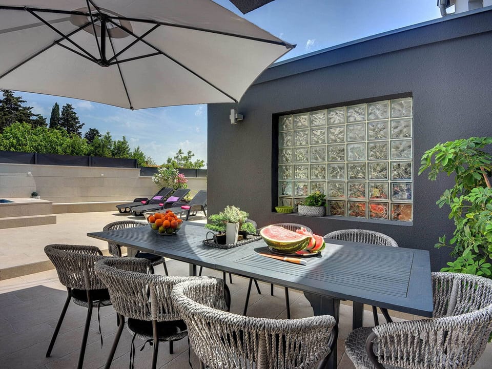 House | Dining
