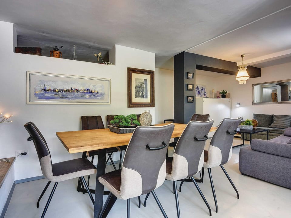 House | Dining