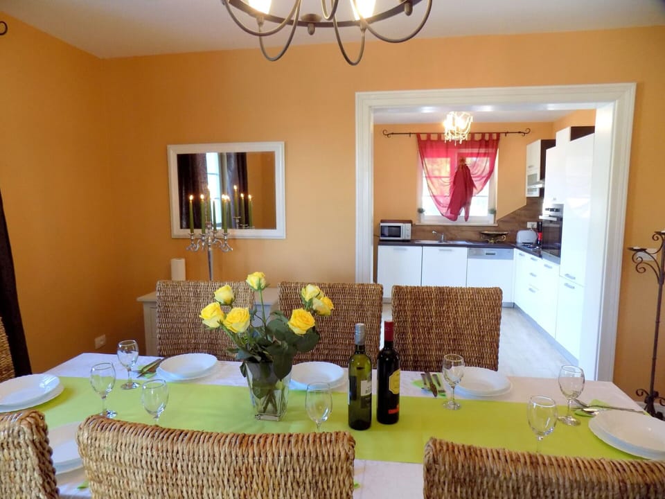 Villa | Dining