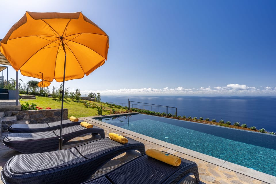 Superb views of the pool and ocean