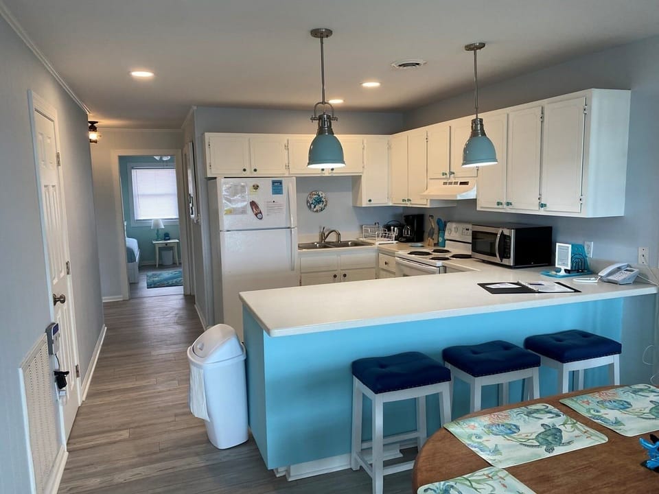 House, 3 Bedrooms | Private kitchen | Fridge, oven, coffee/tea maker, toaster