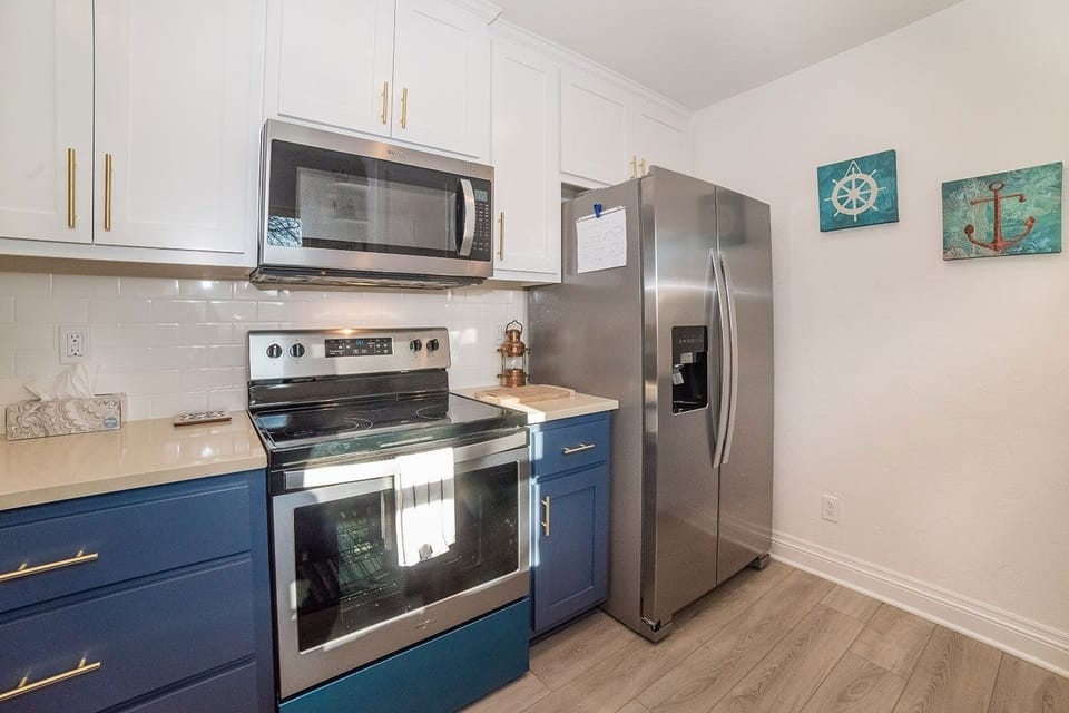House, 3 Bedrooms | Private kitchen | Fridge, oven, stovetop, coffee/tea maker