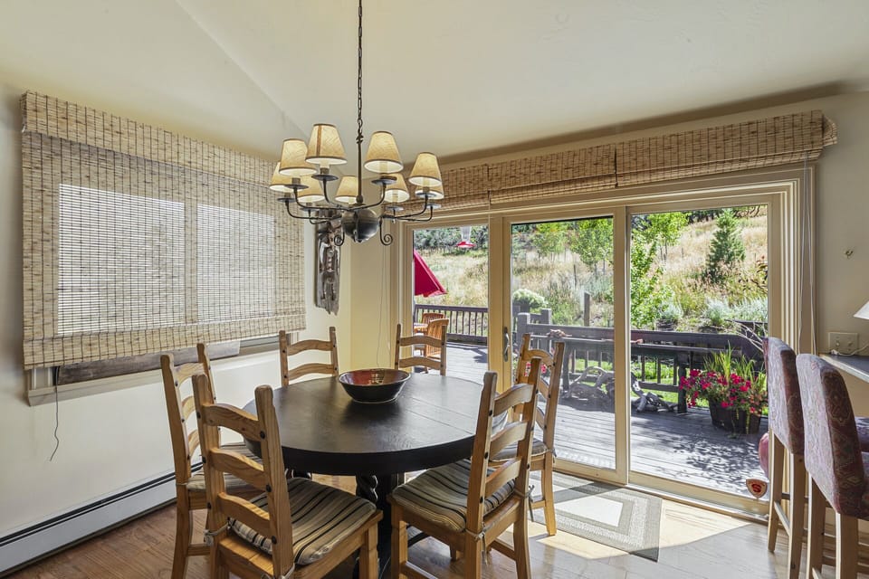 Cozy Dining Area