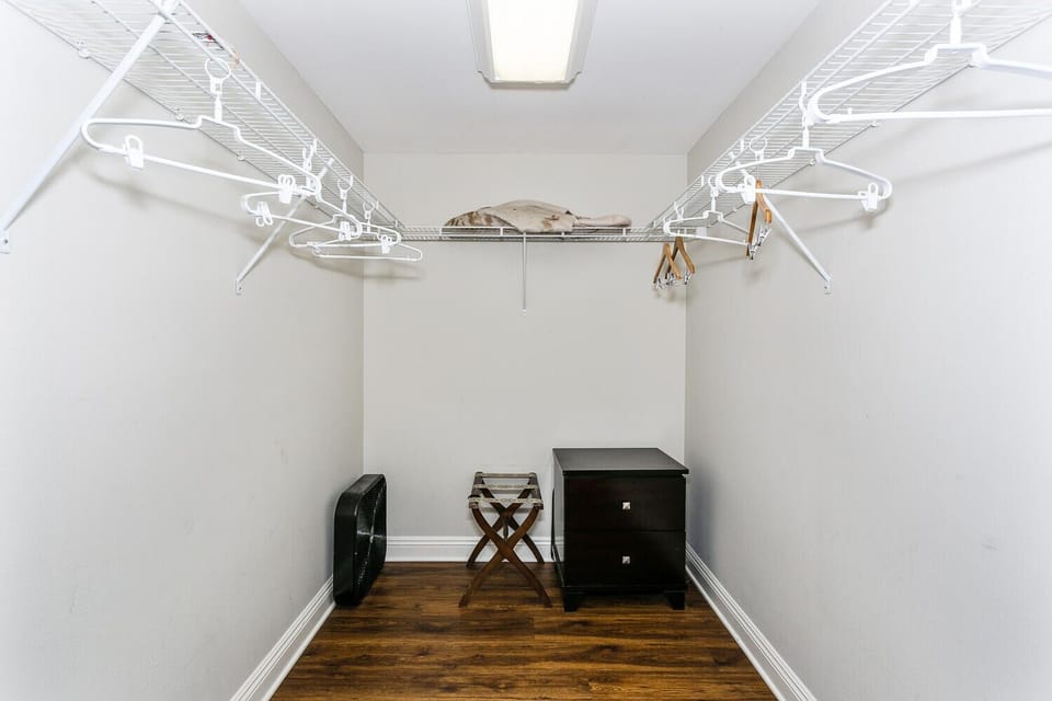 Master closet 