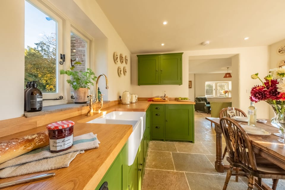 Ground floor: Kitchen with dining area