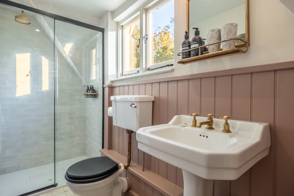 First floor: En-suite shower room to bedroom one