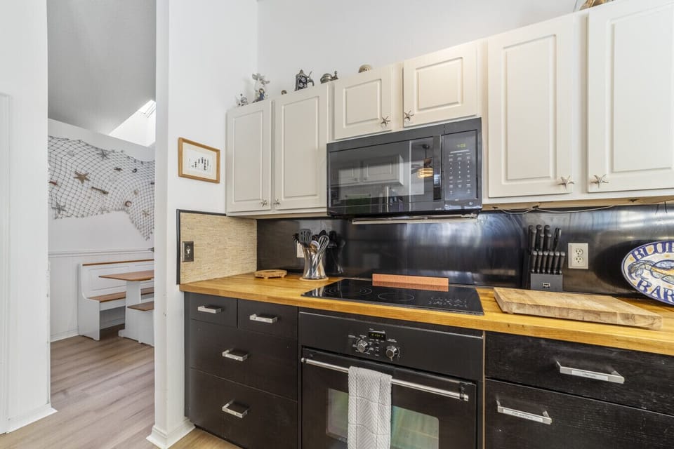 Fully furnished kitchen