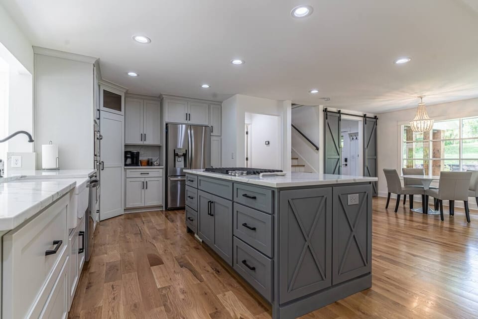 Fully stocked chefs kitchen!