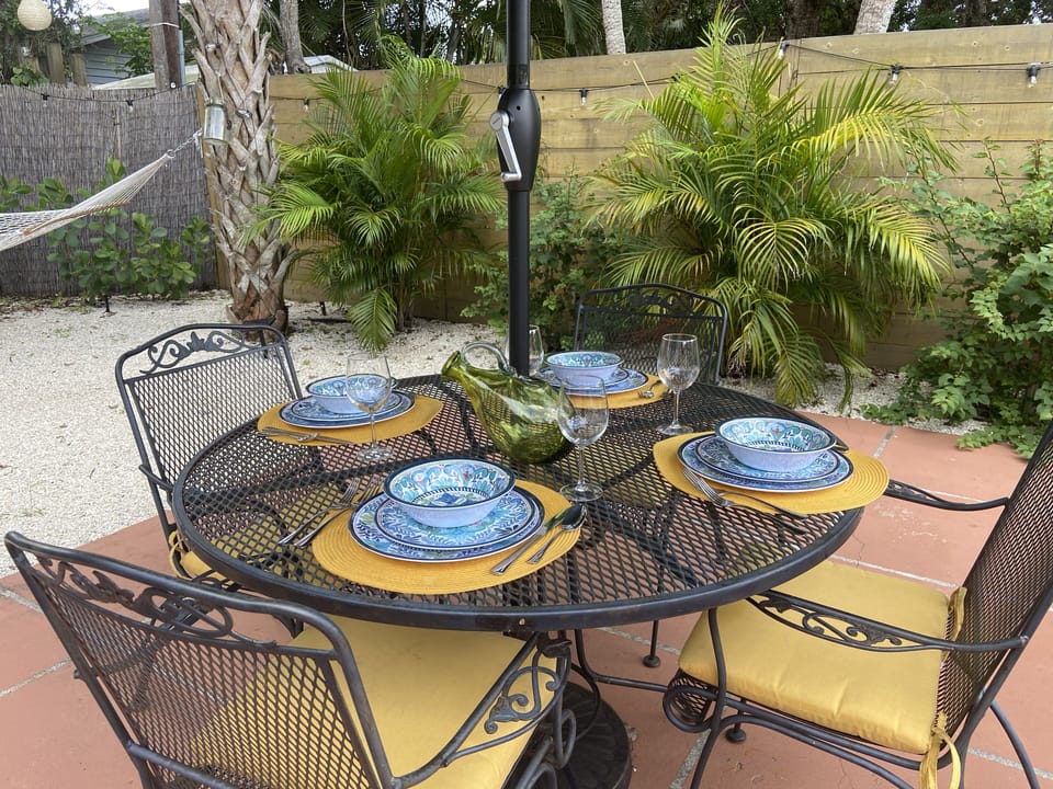 Dining al fresco is a Sarasota favorite activity. 