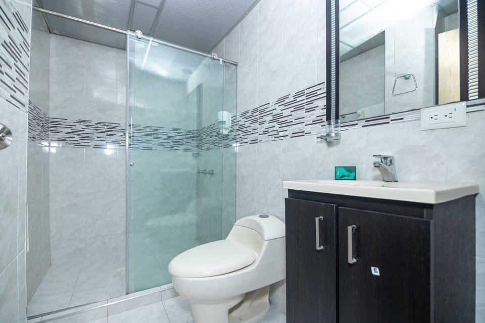Double Room | Bathroom | Shower, free toiletries