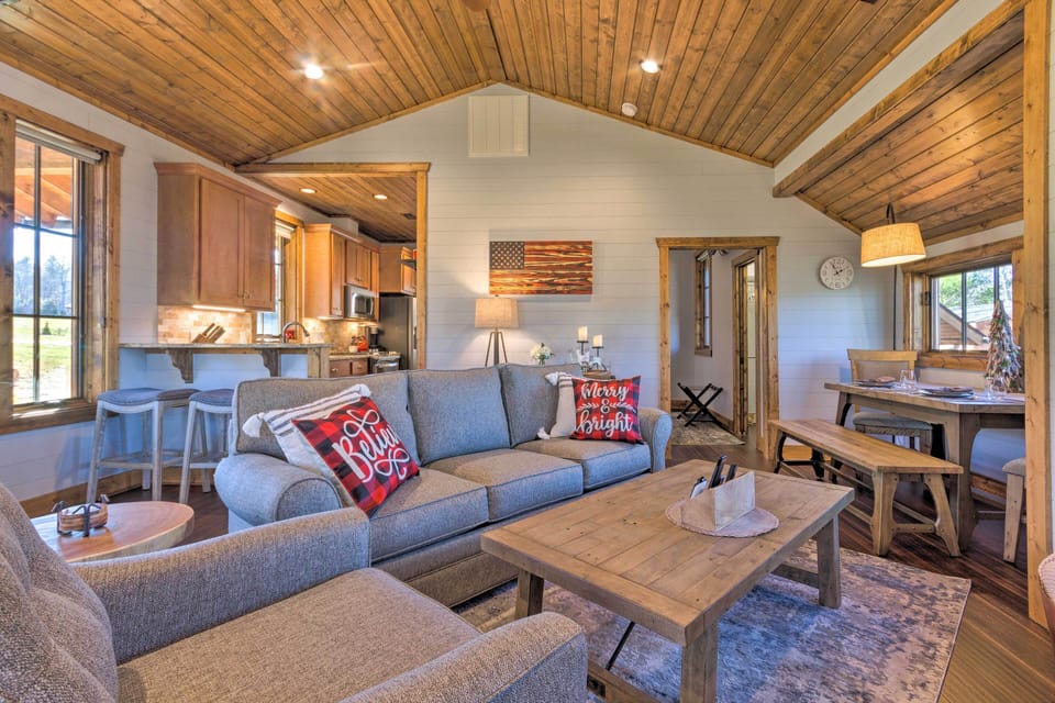 Living Room | Sleeper Sofa | Smart TV