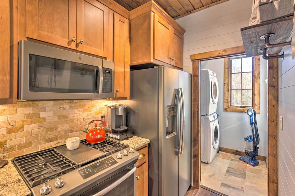 Fulling Equipped Kitchen | In-Unit Laundry