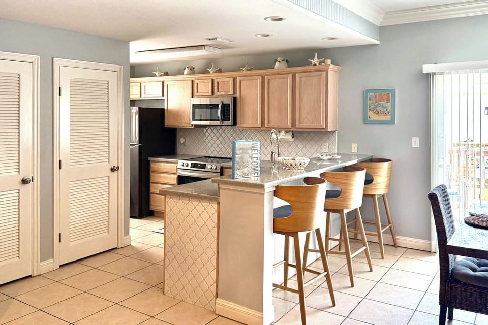 Kitchen | Fully Equipped w/ Cooking Basics