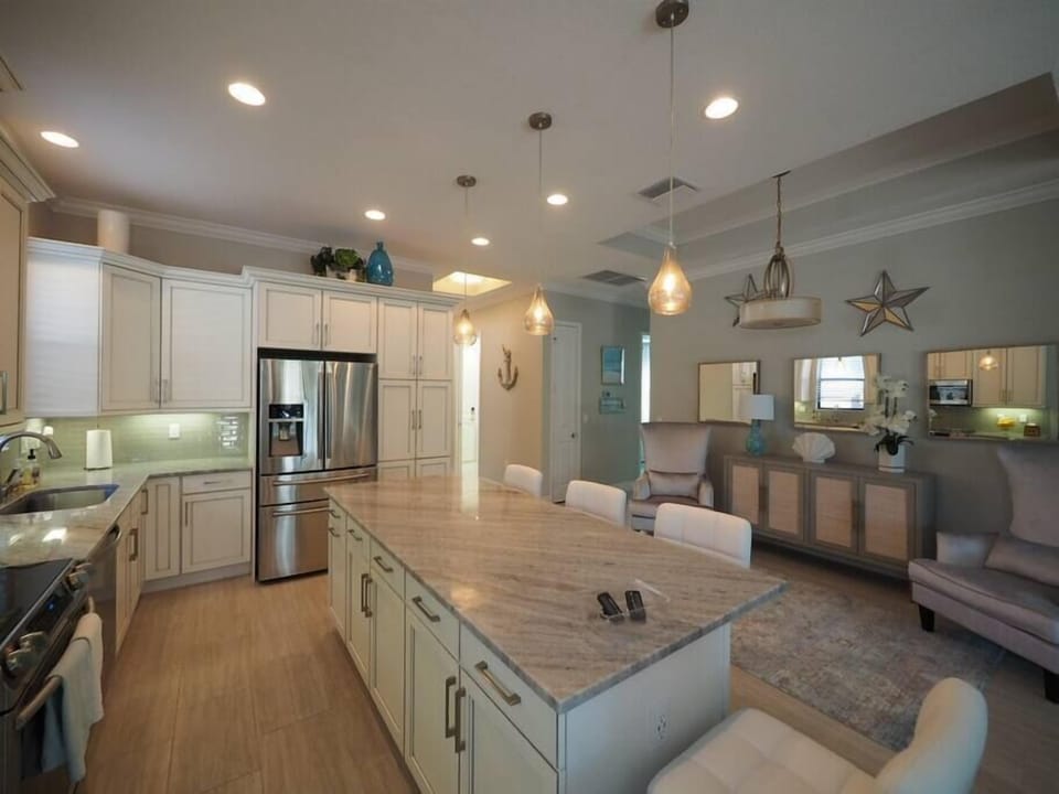 NEW Spacious Kitchen