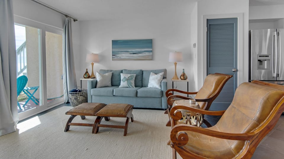 Blue Tide 6A: Living Area