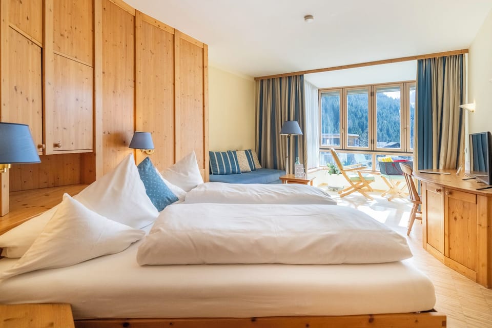 Deluxe Double Room | Premium bedding, in-room safe, desk, laptop workspace