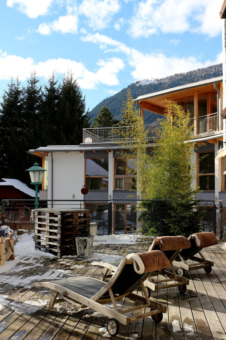 Sauna, steam room, body treatments, aromatherapy, hot stone massages