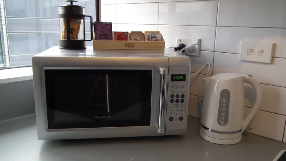 Apartment, 2 Bedrooms, Private Bathroom | Microwave