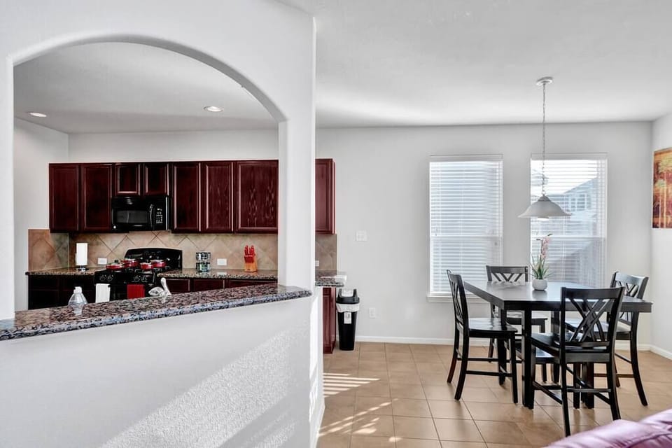Small dinning area 