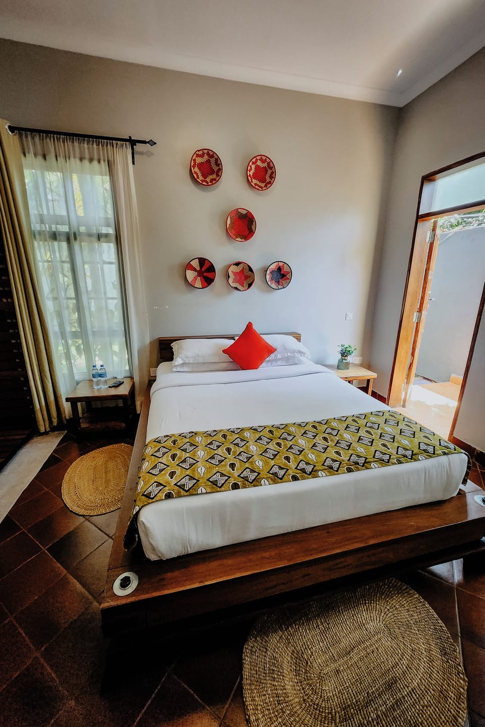 In-room safe, soundproofing, free WiFi, bed sheets