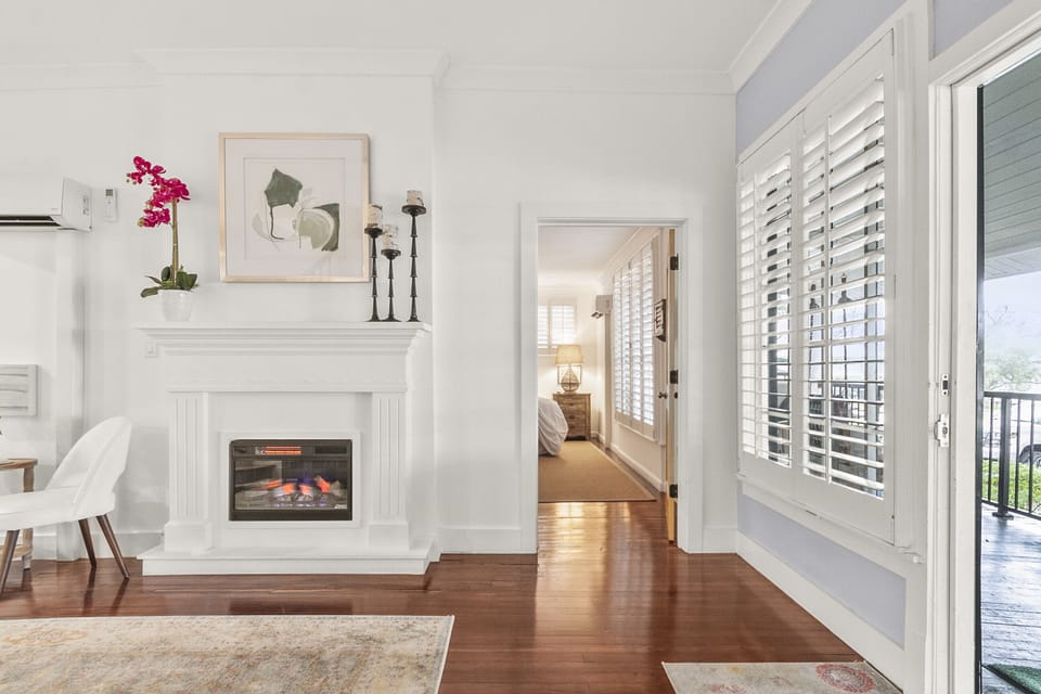 Bayhouse Estate Main Foyer/Fireplace