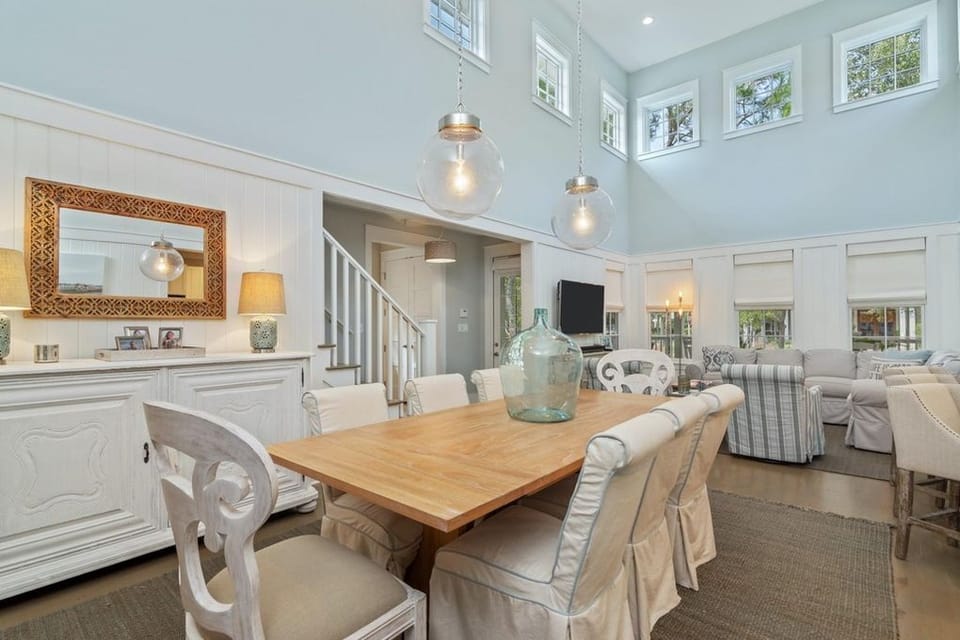 Dining Table with Seating for 8 Guests with Easy Access to the Kitchen or Living Room