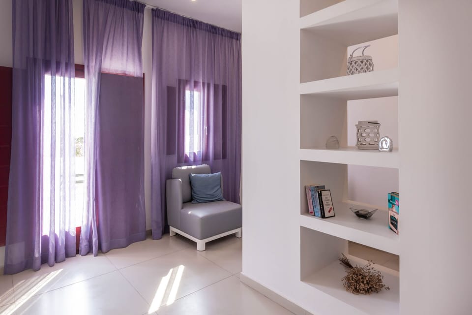 Junior Suite | In-room safe, blackout drapes, soundproofing, iron/ironing board