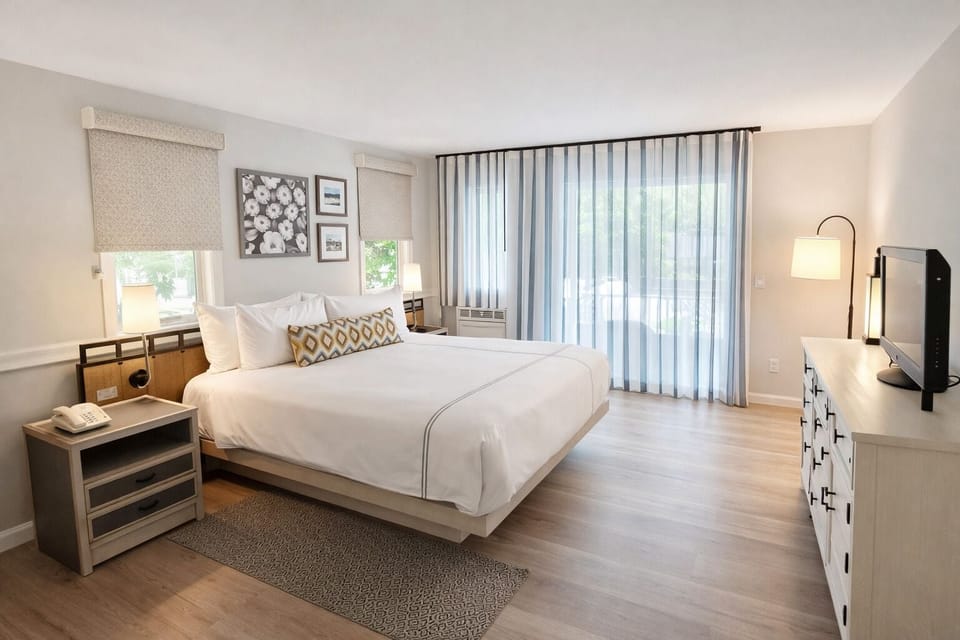 Room (Britterige Blueberry Pond One Bedroom) | 1 bedroom, in-room safe, desk, iron/ironing board