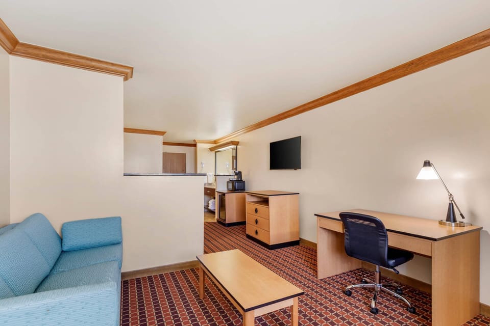 Room, 1 King Bed | Desk, laptop workspace, blackout drapes, iron/ironing board