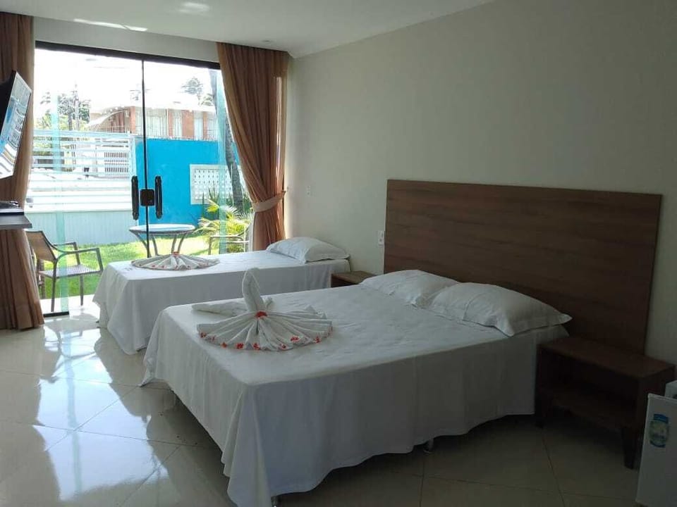 Deluxe Triple Room | Minibar, individually furnished, bed sheets