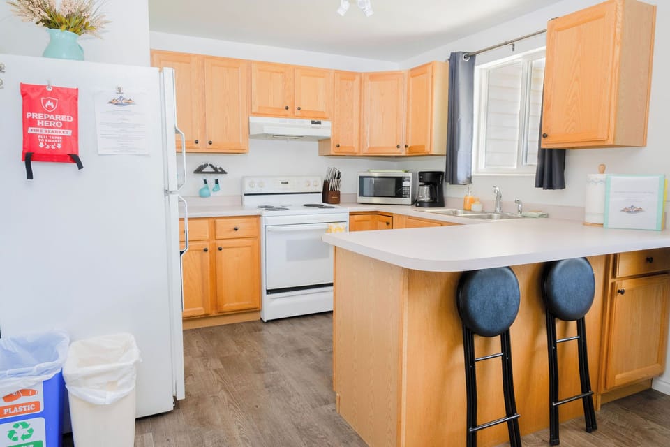 Standard size kitchen with all the cooking utensils you would need