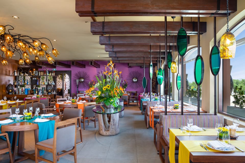 3 restaurants; breakfast, lunch, dinner, and brunch served
