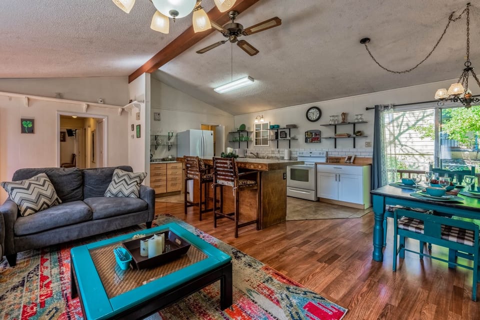 Open concept Living, Kitchen and Dining!