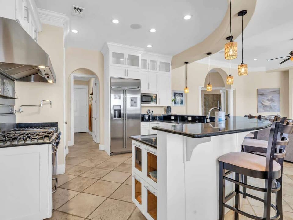 Enjoy cooking in the gorgeous and well appointed kitchen! 
