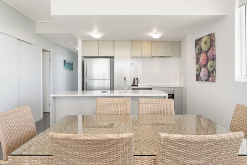 Apartment, 3 Bedrooms | Living area | 40-inch flat-screen TV with digital channels