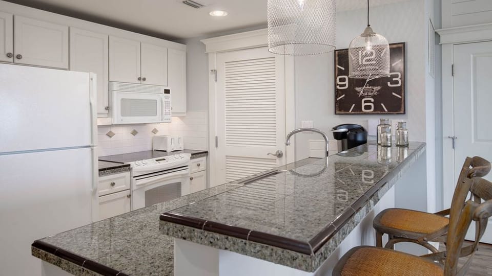 Full kitchen