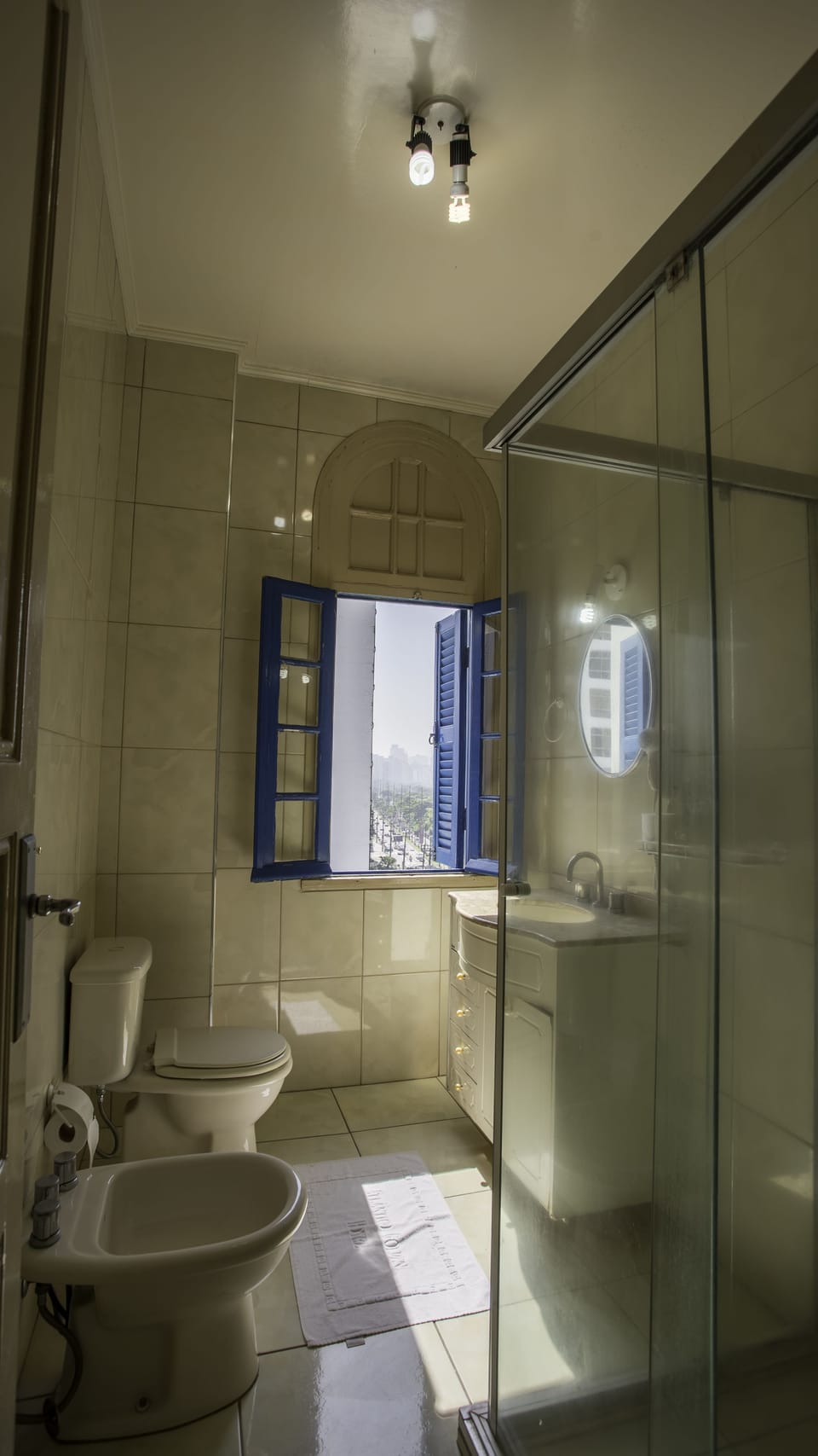Luxury Suite, Beach View | Bathroom | Shower, rainfall showerhead, free toiletries, hair dryer