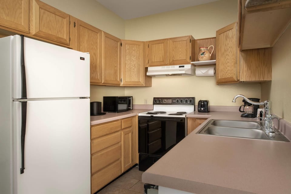 Premium bedding, down comforters, iron/ironing board, WiFi (free)