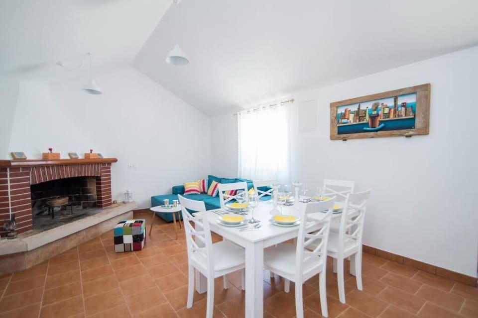 Villa (Two-Bedroom with Pool and Terrace) | In-room dining