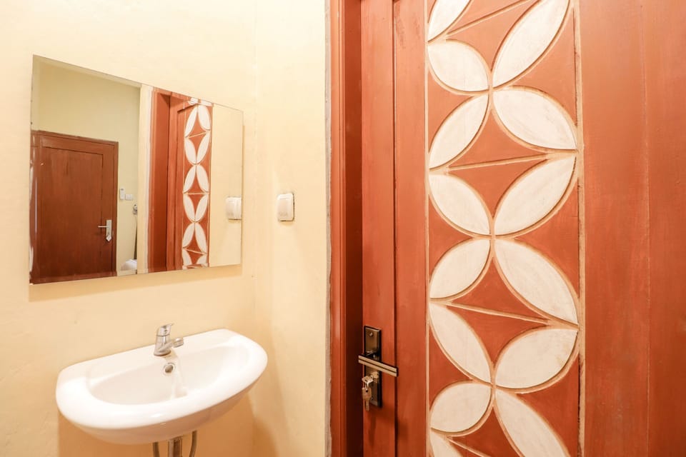 Superior AC Queen Room