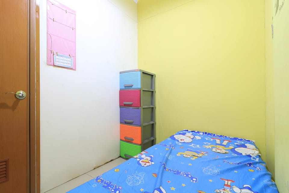 Single Room, Shared Bathroom | Desk, iron/ironing board, free WiFi, bed sheets