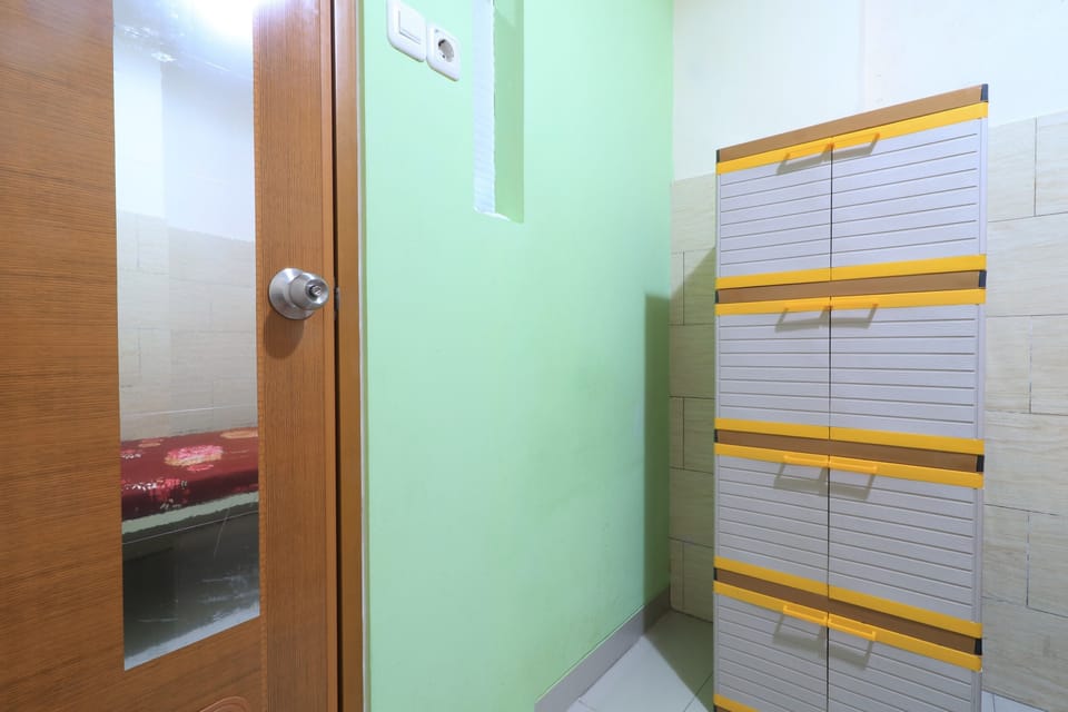 Single AC Room, Shared Bathroom | Desk, iron/ironing board, free WiFi, bed sheets